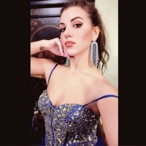 💙 Beautiful blue Dave & Johnny formal gown with Sweetheart neckline